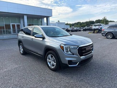 Used 2024 GMC Terrain SLE FWD image 3