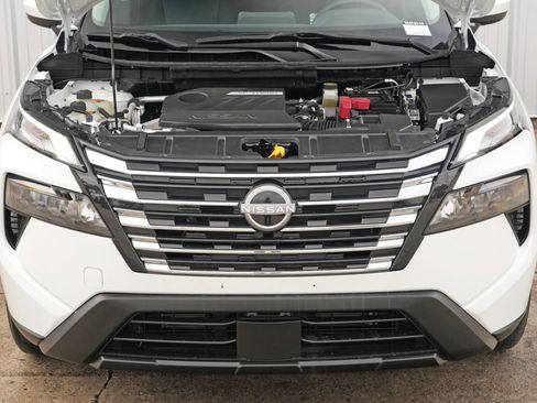 Used 2024 Nissan Rogue SV image 7