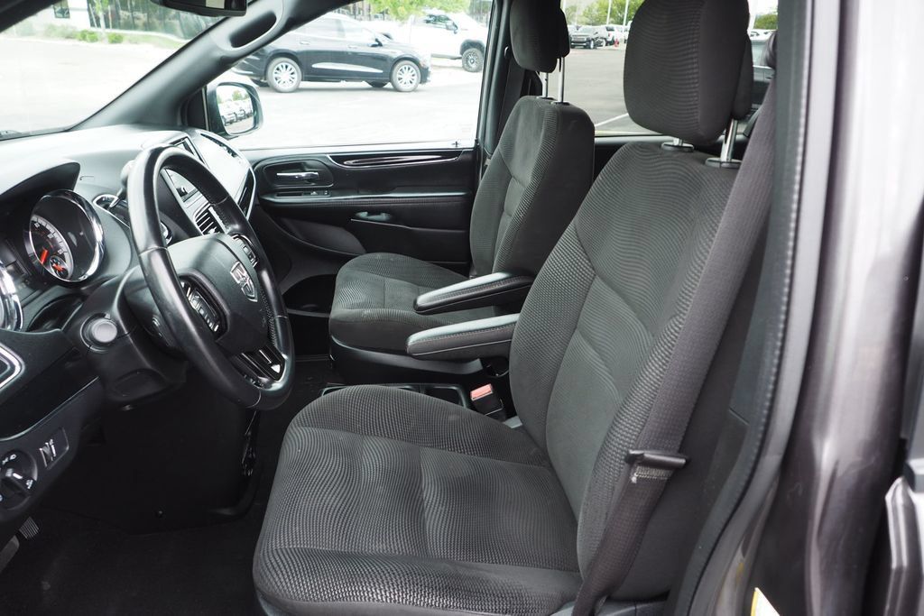 Used 2020 Dodge Grand Caravan SE FWD image 12