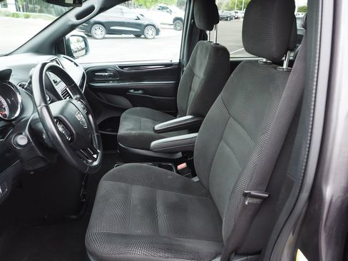 Used 2020 Dodge Grand Caravan SE FWD image 12