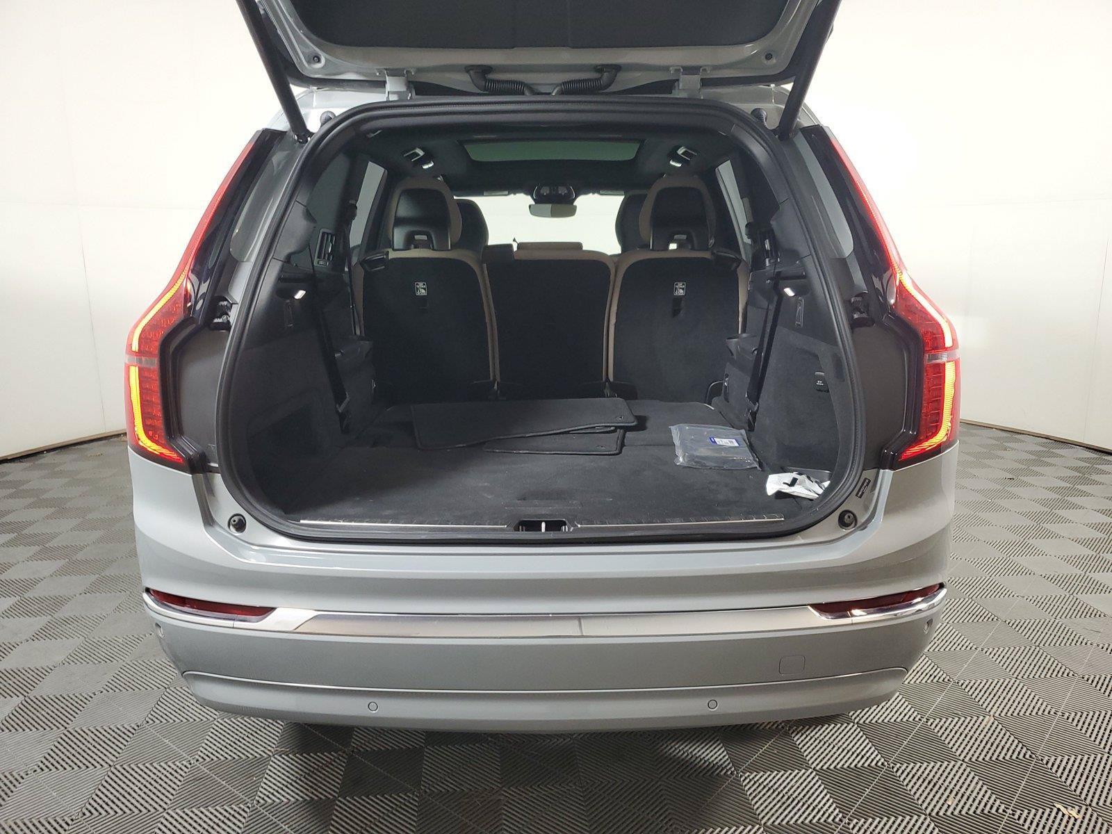 Certified 2026 Volvo XC90 B6 Plus AWD/4WD image 9