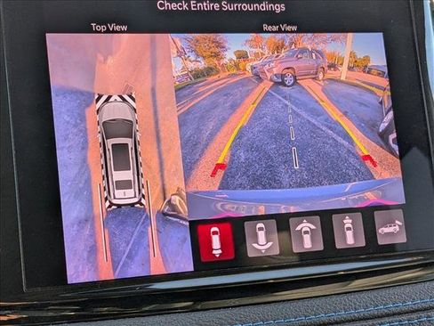 Used 2021 Chrysler Pacifica Touring-L image 13