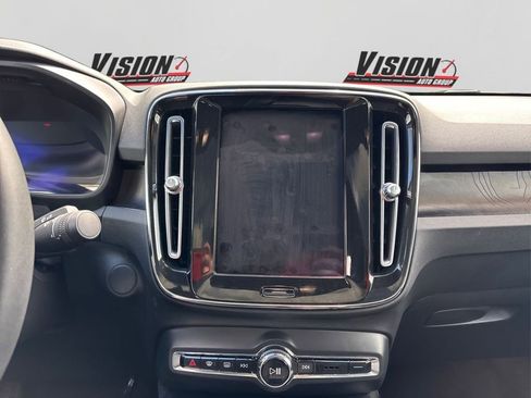 Used 2023 Volvo C40 P8 Recharge Ultimate image 18