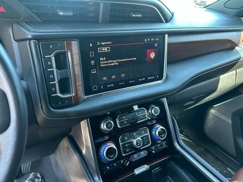 Used 2023 GMC Yukon Denali Ultimate AWD/4WD image 30