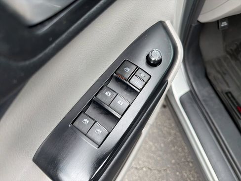 Used 2017 Toyota Highlander XLE AWD/4WD image 29