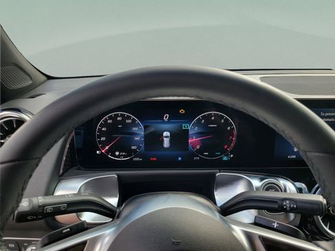 Certified 2025 Mercedes-Benz GLB 250 image 30