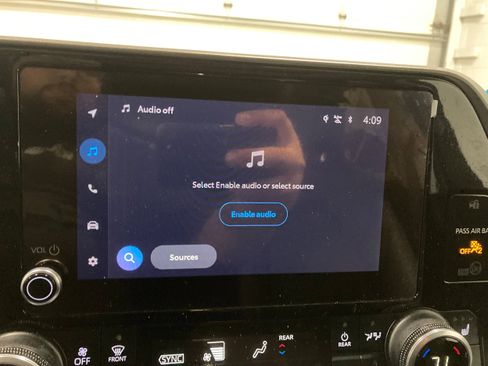 Used 2024 Toyota Highlander XLE image 29