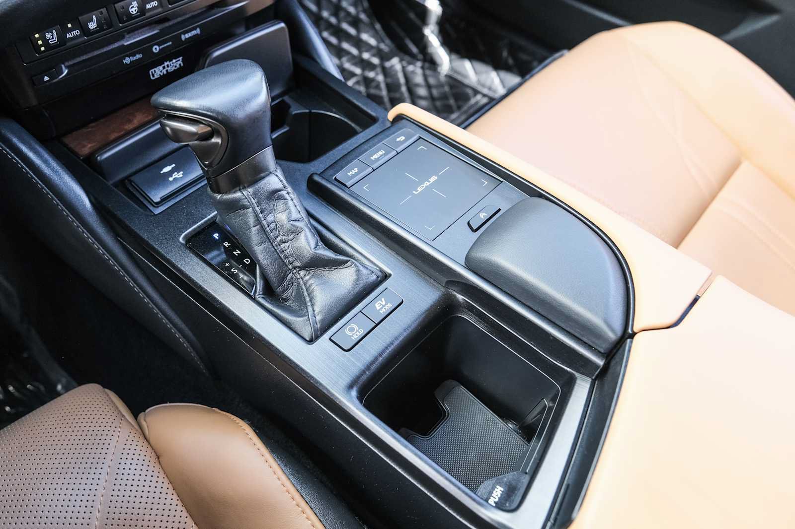 Used 2022 Lexus ES 300h Ultra Luxury w/ Accessory Package 2 FWD image 42