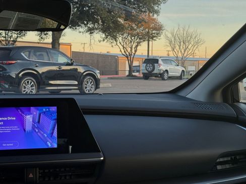 Used 2025 Toyota Prius LE image 35