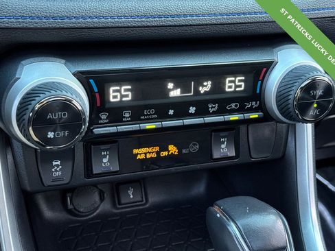 Used 2022 Toyota RAV4 SE w/ Convenience Package image 18