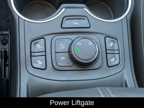 Used 2024 GMC Terrain SLT w/ Tech Package AWD/4WD image 17