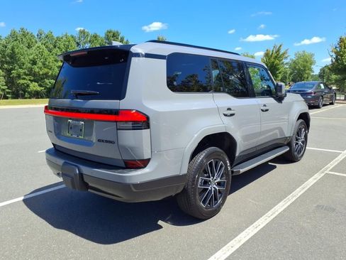 New 2025 Lexus GX 550 image 3