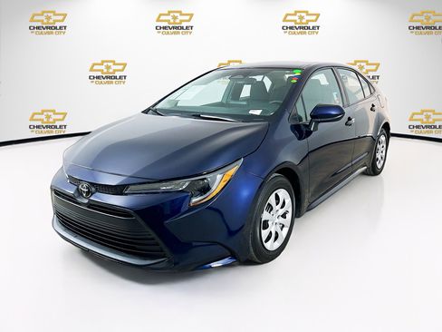 Used 2023 Toyota Corolla LE image 3