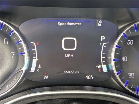 Used 2024 Chrysler Pacifica Touring-L image 11