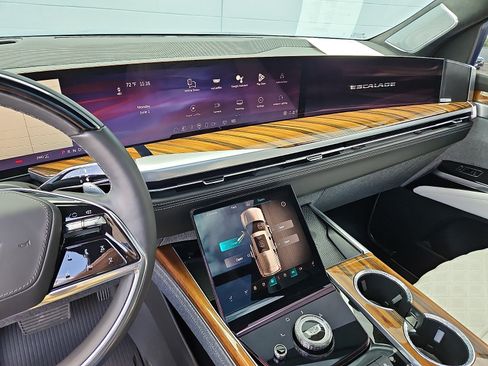 Certified 2025 Cadillac Escalade Sport Platinum w/ LPO, Floor Liner Package AWD/4WD image 15