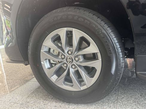 Used 2026 Toyota Sienna LE FWD image 9