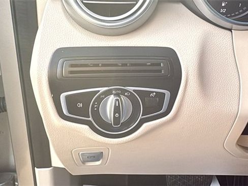 Used 2022 Mercedes-Benz GLC 300 image 18