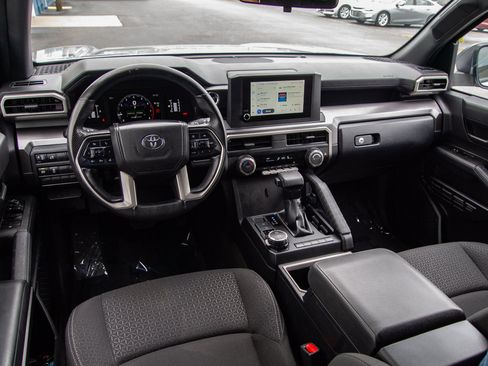 Used 2025 Toyota 4Runner SR5 AWD/4WD image 26