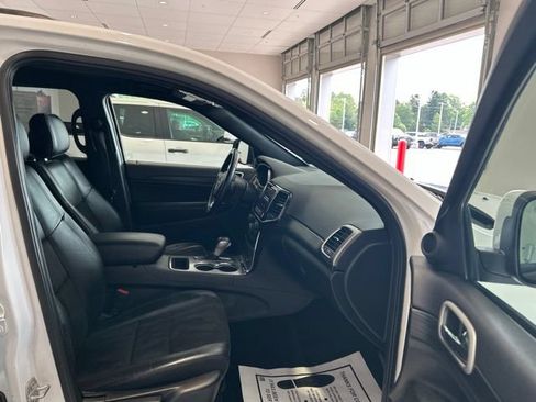 Used 2021 Jeep Grand Cherokee Laredo X AWD/4WD image 16