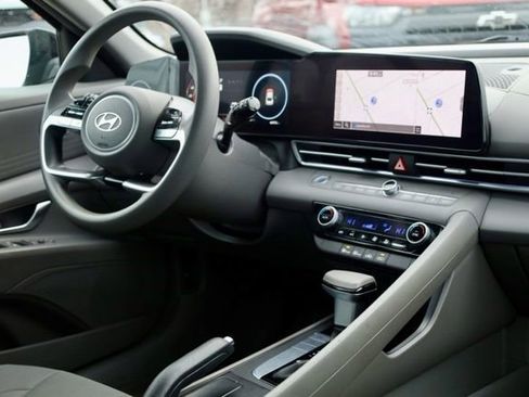 Used 2024 Hyundai Elantra SEL image 34