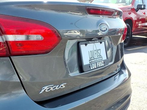 Used 2018 Ford Focus SE w/ SE Appearance Package image 34