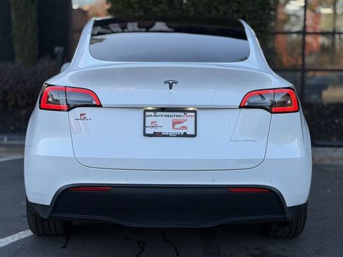 Used 2021 Tesla Model Y Long Range image 14