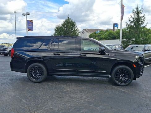 Used 2023 GMC Yukon XL Denali Ultimate AWD/4WD image 8