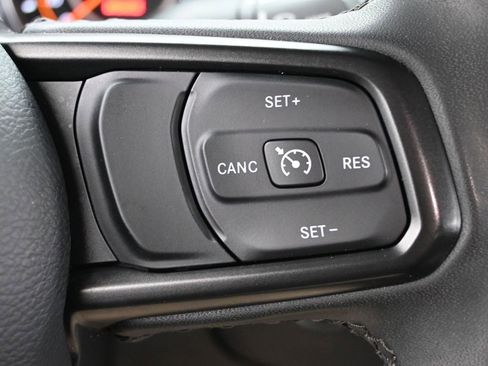 Used 2023 Jeep Gladiator Willys image 13