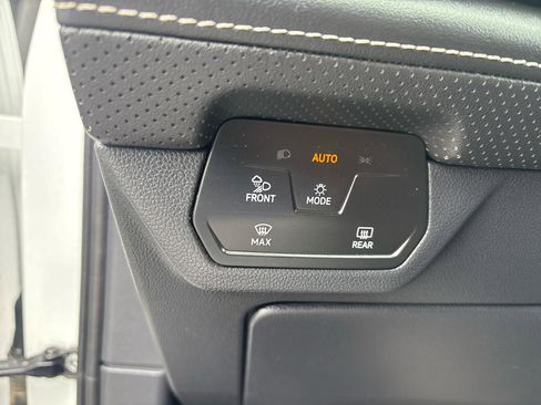 Used 2024 Volkswagen Atlas SE AWD/4WD image 14