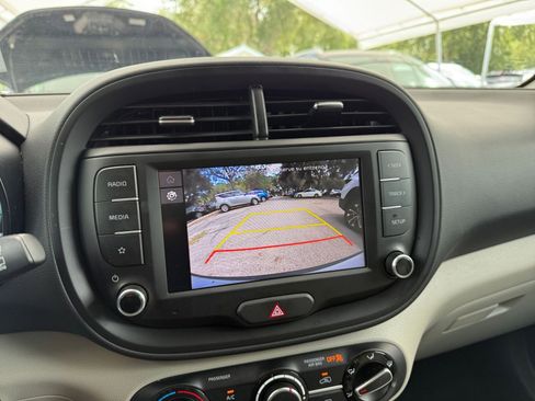 Used 2025 Kia Soul LX w/ LX Technology Package FWD image 21