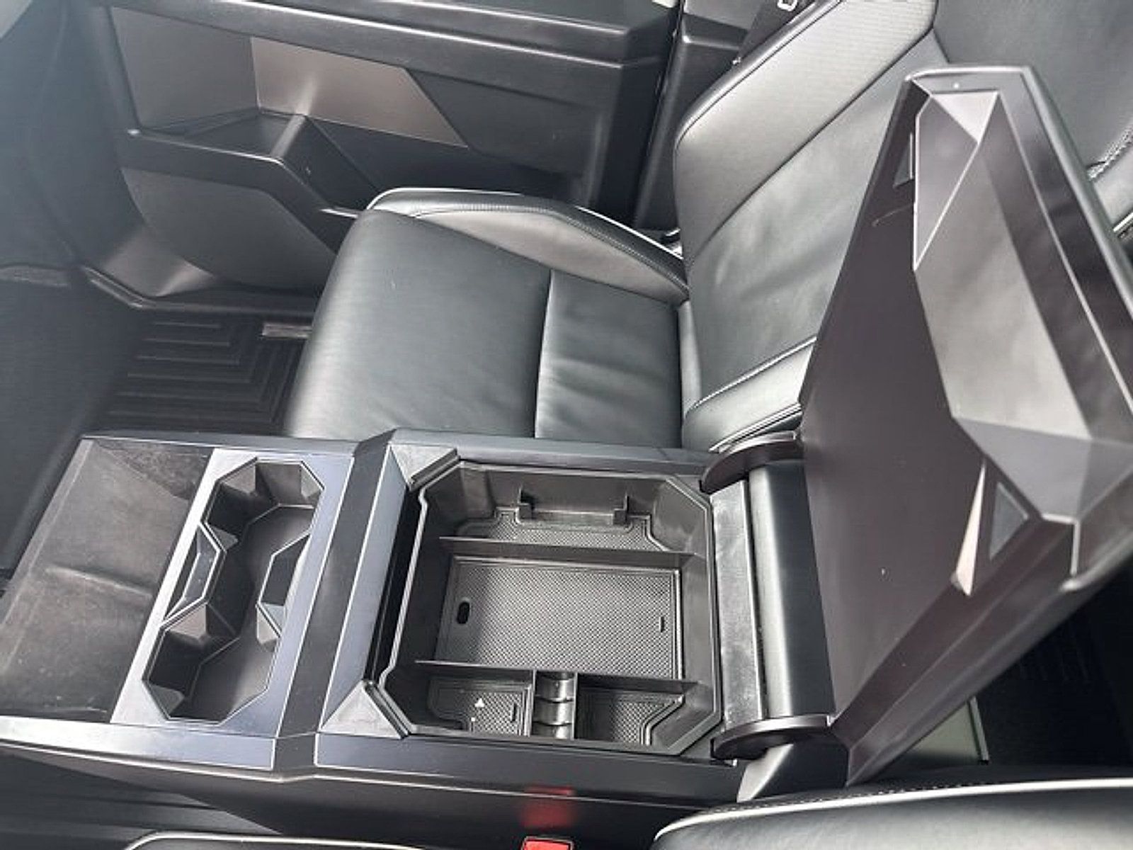 Used 2025 Tesla Cybertruck AWD Crew Cab image 18