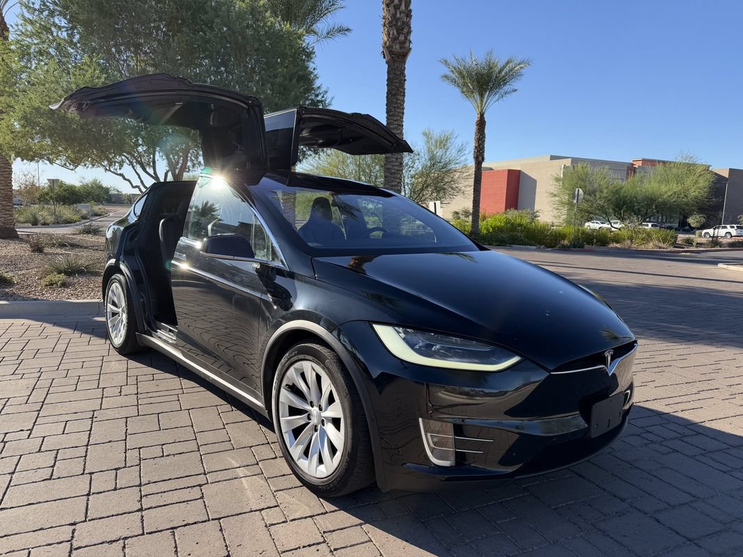 Used 2017 Tesla Model X 100D AWD/4WD image 2