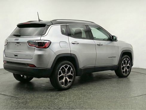 Used 2025 Jeep Compass Limited AWD/4WD image 9