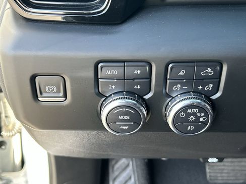 Used 2023 GMC Sierra 1500 AT4 w/ Technology Package AWD/4WD image 18