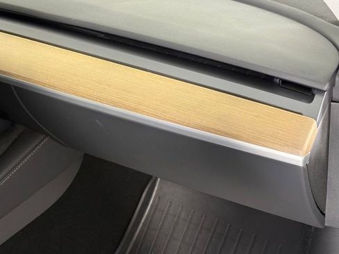 Used 2024 Tesla Model Y Long Range AWD/4WD image 34