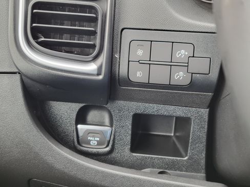 Used 2025 RAM ProMaster 2500 w/ Quick Order Package 22G SLT FWD image 10
