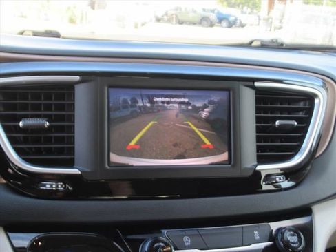 Certified 2024 Chrysler Voyager LX image 23