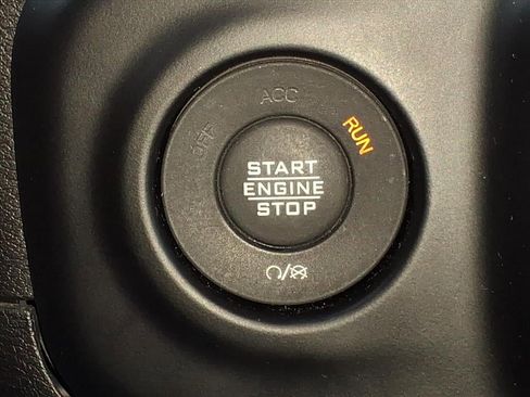 Used 2020 Jeep Wrangler Unlimited Sahara image 22