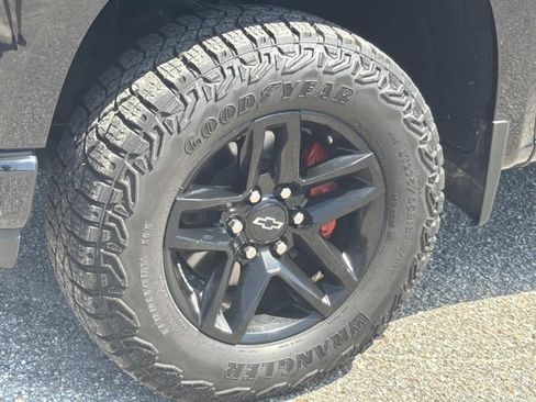 Used 2021 Chevrolet Silverado 1500 Custom Trail Boss w/ Midnight Edition AWD/4WD image 16