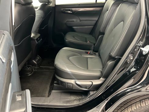 Used 2026 Toyota Highlander Limited AWD/4WD image 23