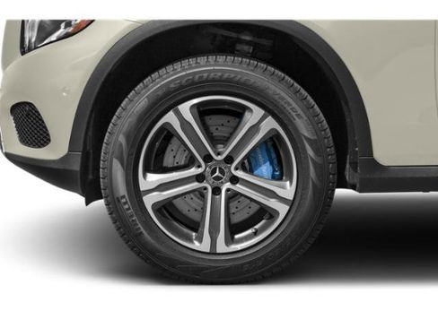 Used 2019 Mercedes-Benz GLC 350e 4MATIC w/ Premium Package image 11