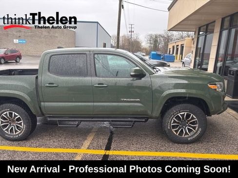Used 2021 Toyota Tacoma TRD Sport AWD/4WD image 4