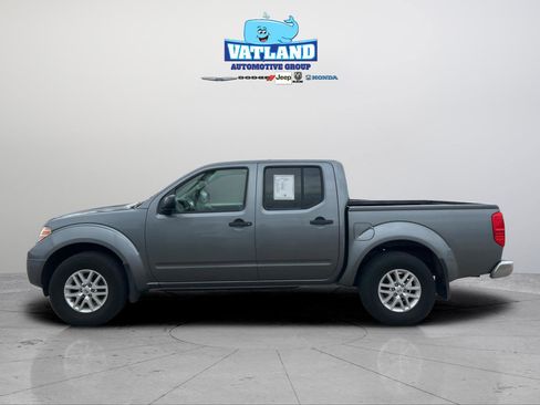 Used 2017 Nissan Frontier SV image 2