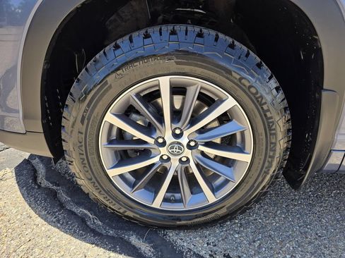 Used 2018 Toyota Highlander XLE AWD/4WD image 43