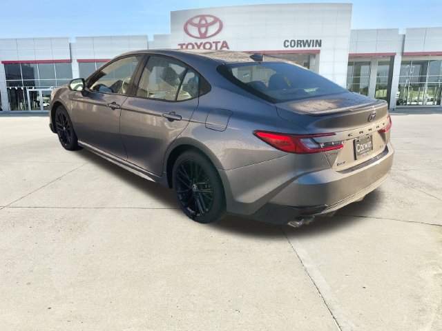 Used 2025 Toyota Camry SE FWD image 3