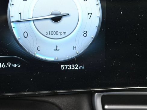 Used 2024 Hyundai Elantra SEL FWD image 9