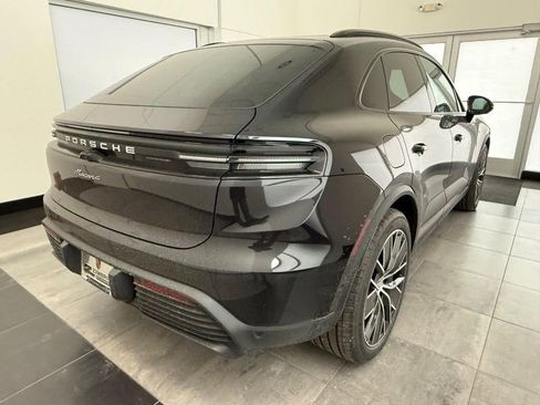 New 2026 Porsche Macan 4 Electric image 7