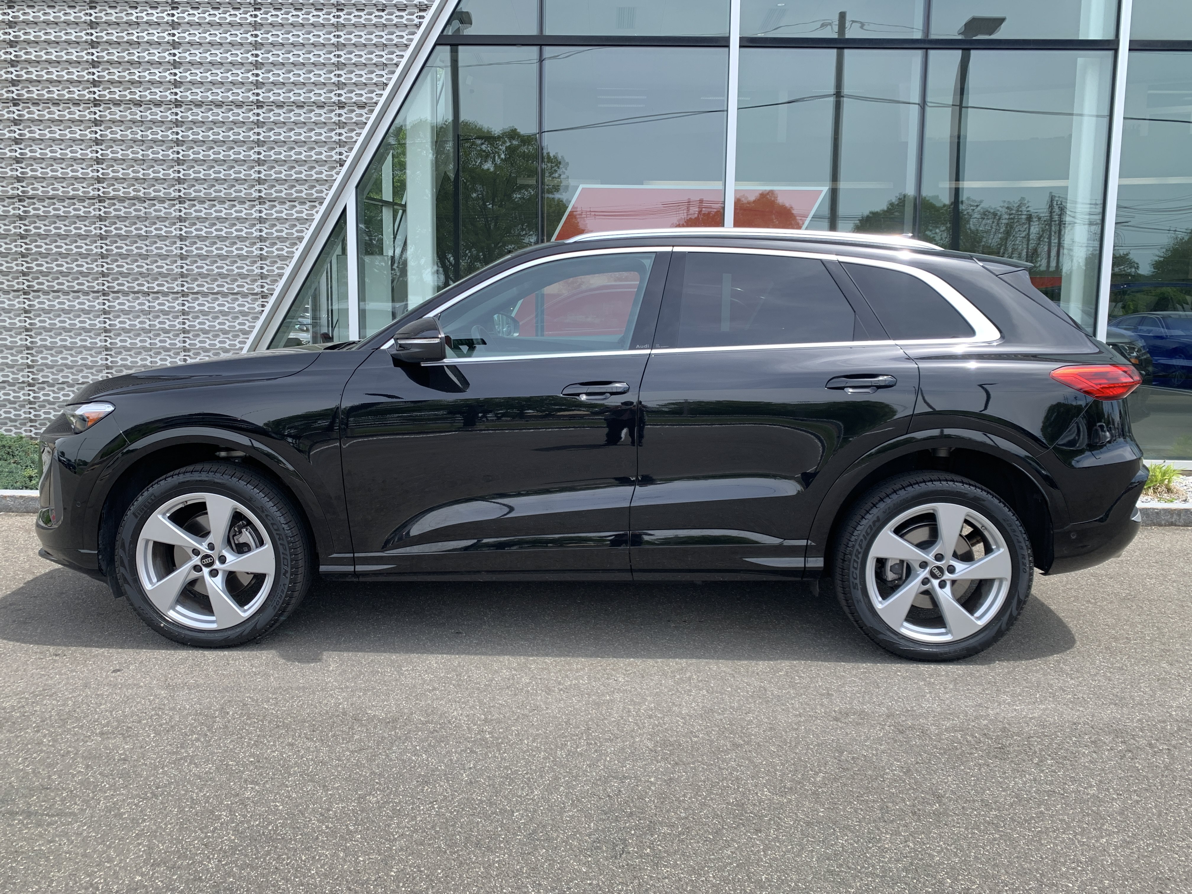 Certified 2025 Audi Q5 Premium w/ Premium Plus AWD/4WD image 2