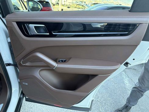 Used 2021 Porsche Cayenne Coupe image 16