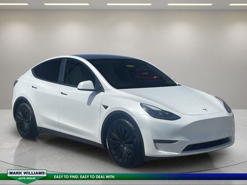 Used 2023 Tesla Model Y Long Range AWD/4WD image 1